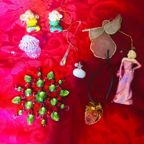 Nine Vintage Christmas Tree Ornaments Different Sizes And Brands - Picture 3 of 4